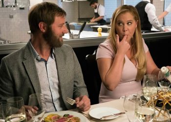 Amy Schumer é a mulher mais bonita de todas no trailer Sexy Por Acidente