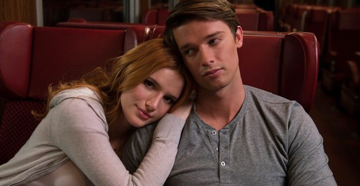 Doença rara não impede romance de Bella Thorne e Patrick Schwarzenegger no trailer de Sol da Meia-Noite