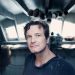 Colin Firth quer dar a volta ao mundo em barco no trailer de Somente o Mar Sabe