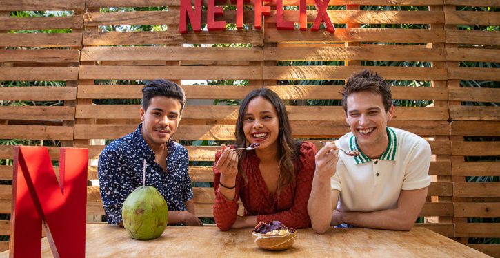 Alisha Boe, Christian Navarro e Brandon Flynn estão em São Paulo para promover a 2ª temporada de 13 Reasons Why