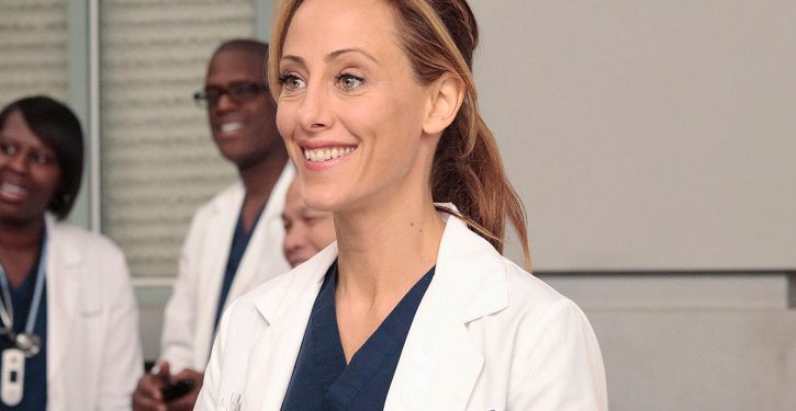 Atriz Kim Raver entra para o elenco regular da 15ª temporada de Grey’s Anatomy
