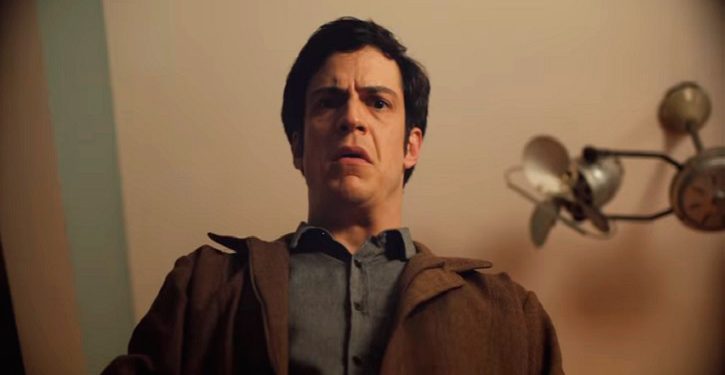 Mateus Solano recebe recado de mulher misteriosa no trailer Talvez Uma História de Amor
