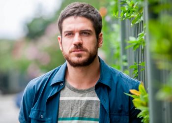 Ator Marco Pigossi vai estrelar séries na Netflix