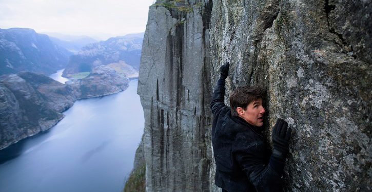 Tom Cruise salta mais de 100 vezes para filmar cena em queda livre em Missão Impossível: Efeito Fallout