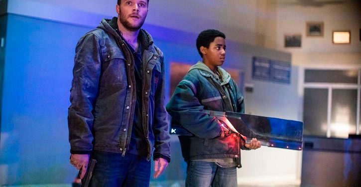 Kin ganha trailer cheio de tensão e cartaz com referência futurista