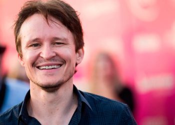 Damon Herriman será Charles Manson em Once Upon a Time in Hollywood