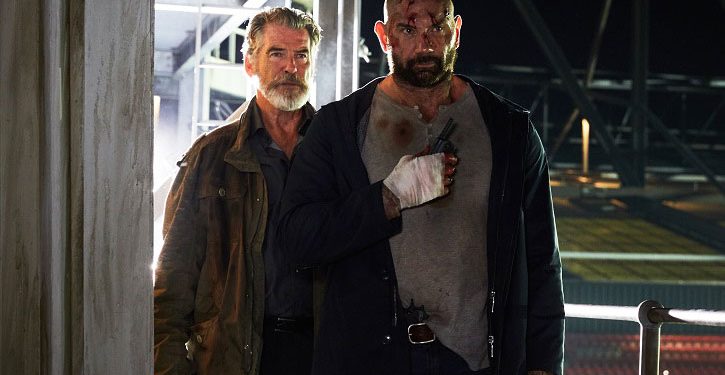 Refém do Jogo: Dave Bautista tem 90 minutos para salvar 35 mil pessoas em trailer