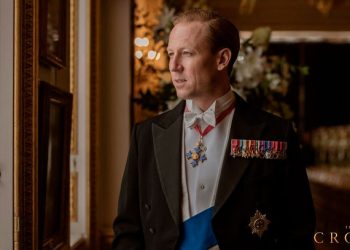 The Crown: veja primeira imagem de Tobias Menzies como príncipe Philip