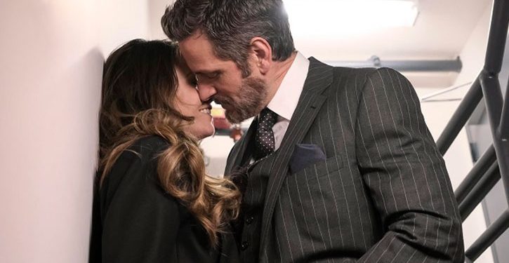 Younger (5X07X08 – A Christmas Miracle/Bubble)