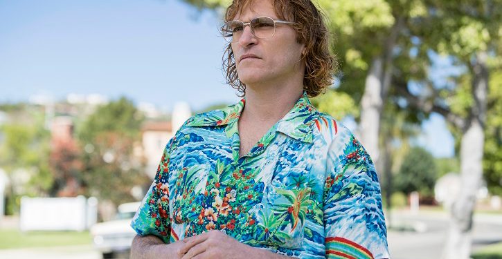 Assista ao trailer de A Pé Ele Não Vai Longe, com Joaquin Phoenix