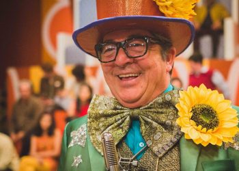 Assista ao trailer de Chacrinha: O Velho Guerreiro