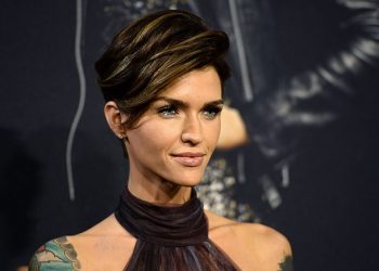 Saiu! Confira o visual de Ruby Rose como Batwoman