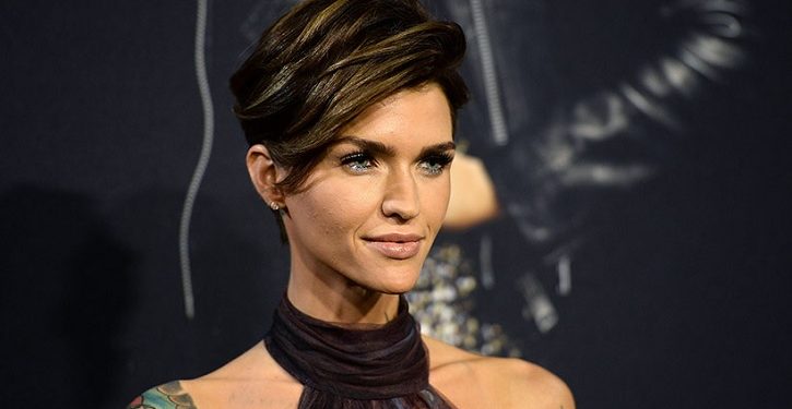 Saiu! Confira o visual de Ruby Rose como Batwoman