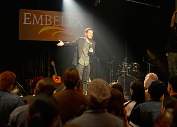 Assista ao trailer da comédia Tudo Acaba em Festa