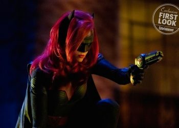Liberada nova imagem de Batwoman no crossover Elseworlds