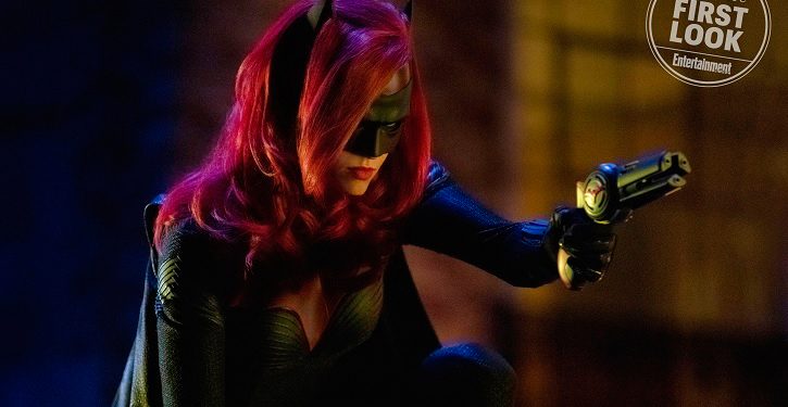 Liberada nova imagem de Batwoman no crossover Elseworlds