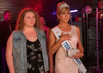Assista ao trailer de Dumplin, comédia estrelada por Jennifer Aniston
