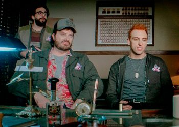 Exterminadores do Além Contra a Loira do Banheiro ganha trailer sangrento