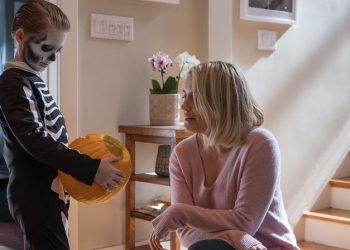 Assista ao trailer de Maligno, terror estrelado por Taylor Schilling