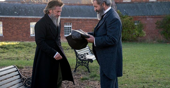 Mel Gibson e Sean Penn criam dicionário no trailer de O Gênio e o Louco