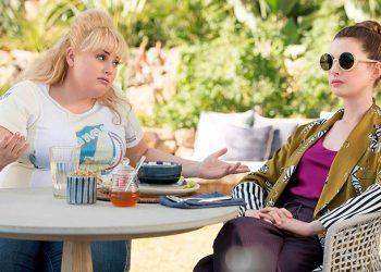 Assista ao trailer de As Trapaceiras, com Anne Hathaway e Rebel Wilson
