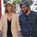 Charlize Theron e Seth Rogen em clima de romance no trailer de Casal Improvável