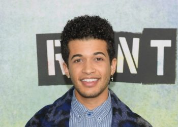 Jordan Fisher será John Ambrose na sequência de Para Todos Os Garotos Que Já Amei