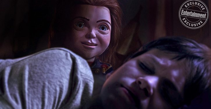 Chucky observa seu dono em nova imagem de Brinquedo Assassino