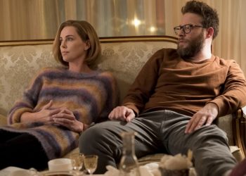 Charlize Theron e Seth Rogen flertam no pôster final de Casal Improvável