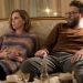 Charlize Theron e Seth Rogen flertam no pôster final de Casal Improvável