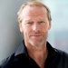 Iain Glen será Bruce Wayne na 2ª temporada de Titãs