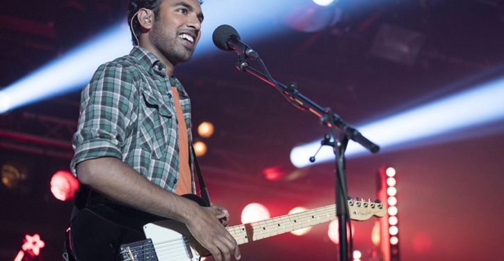 Personagens atravessam a Abbey Road no cartaz de Yesterday