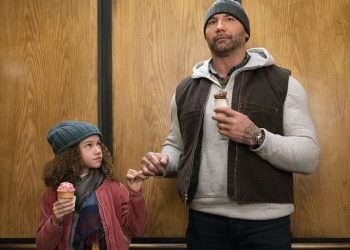 Dave Bautista treina garotinha no trailer de Aprendiz de Espiã