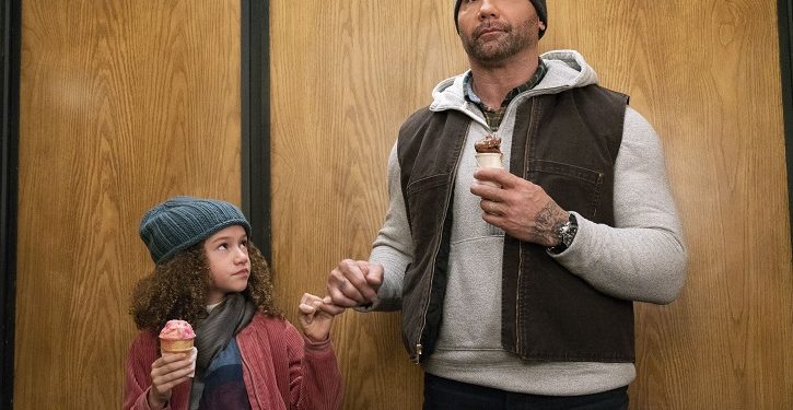 Dave Bautista treina garotinha no trailer de Aprendiz de Espiã