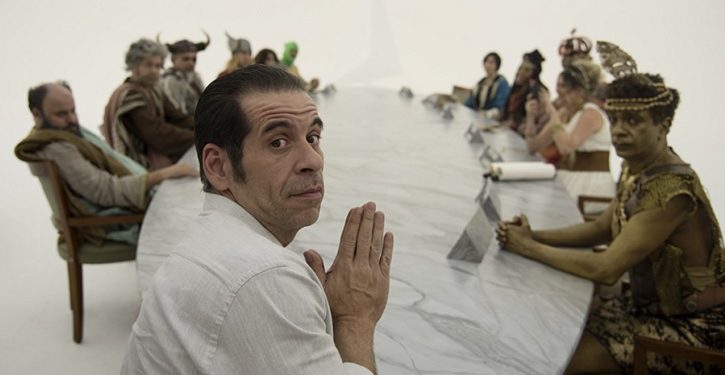 Leandro Hassum dá uma de cupido no trailer de O Amor Dá Trabalho