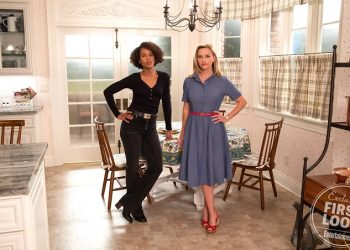 Reese Witherspoon e Kerry Washington em imagem oficial de Pequenos Incêndios Por Toda Parte