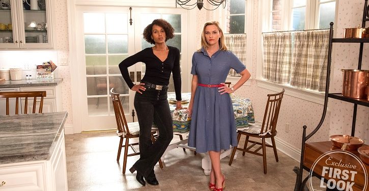 Reese Witherspoon e Kerry Washington em imagem oficial de Pequenos Incêndios Por Toda Parte