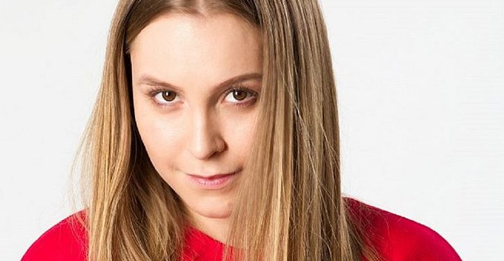 foto da atriz carla diaz