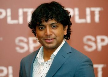 foto do diretor m night shyamalan