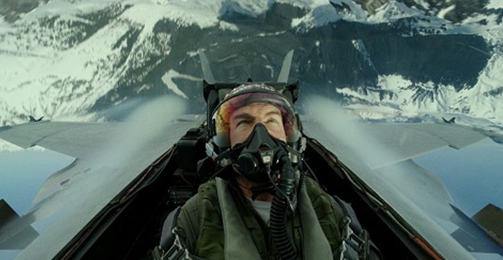 foto do filme top gun maverick