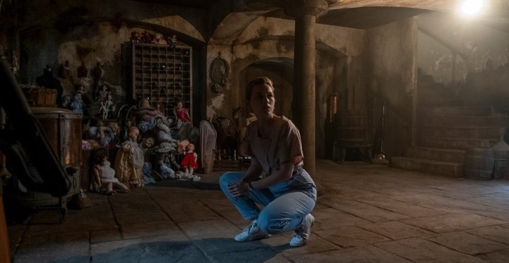 foto da serie A Maldição da Mansão Bly