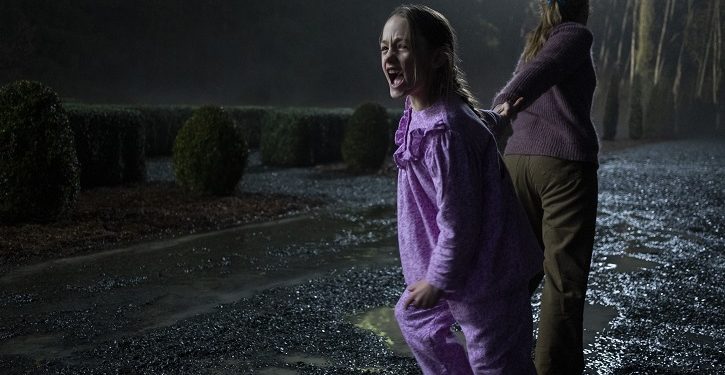 foto da serie a maldiçao da mansao bly