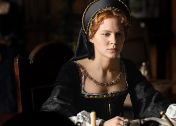 foto da nova série Becoming Elizabeth