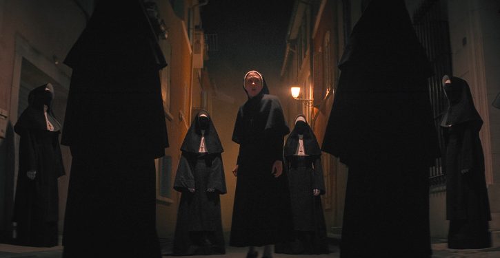 foto do filme A Freira 2