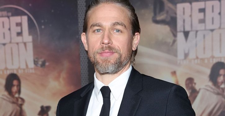 Charlie Hunnam na 3ª temporada da série Monstros