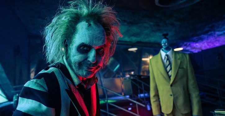 foto do filme Os Fantasmas Ainda Se Divertem: Beetlejuice Beetlejuice