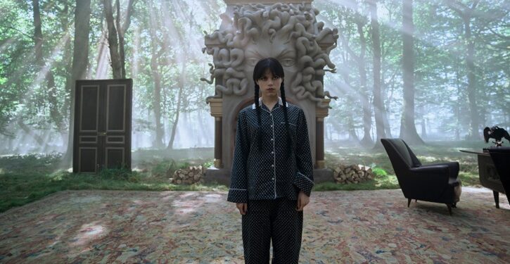 foto da 2ª temporada de Wandinha