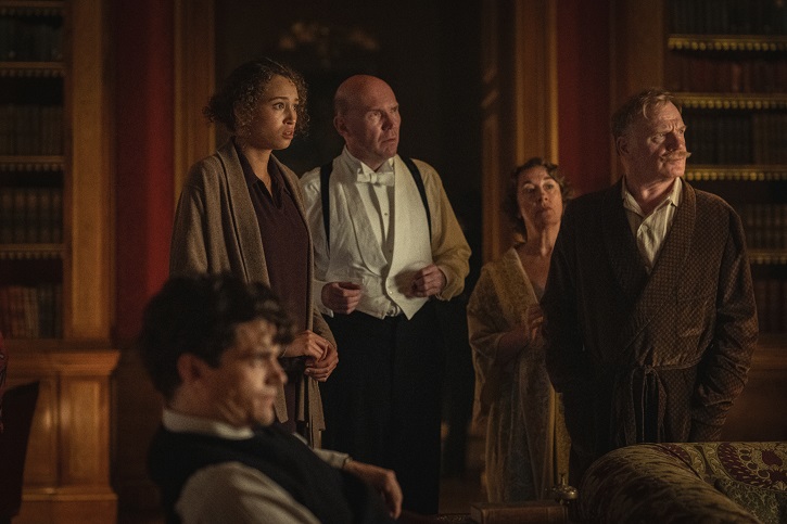 Sete-Relogios-9 Os Sete Relógios de Agatha Christie: vale a pena assistir a nova série da Netflix?